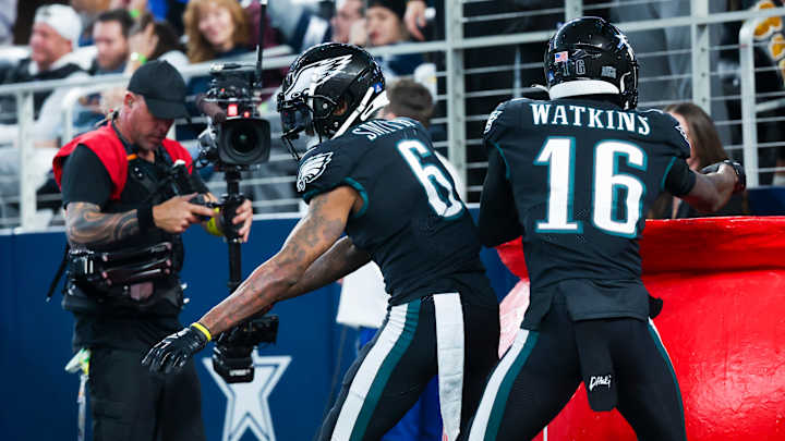 Eagles Pretend to Rob Salvation Army Kettle in TD Celebration