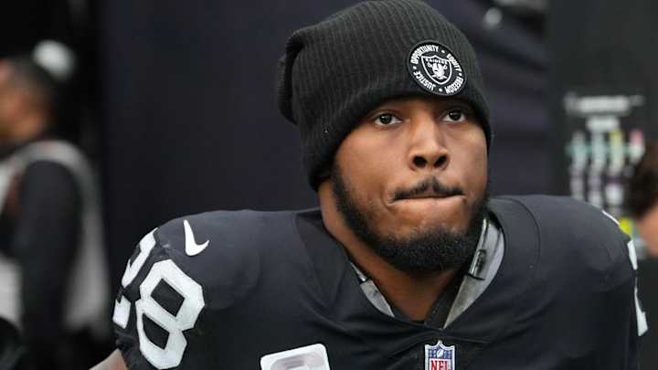 Raiders’ Josh Jacobs Seethes After Last-Minute Loss to Steelers