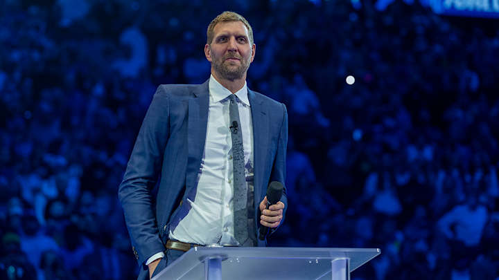 Mavericks Unveil Dirk Nowitzki Statue on Christmas Day