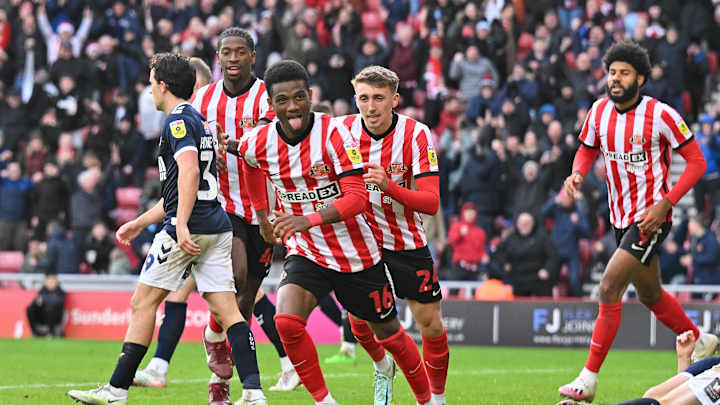 Amad Diallo beats Sunderland teammate Ross Stewart to PFA award