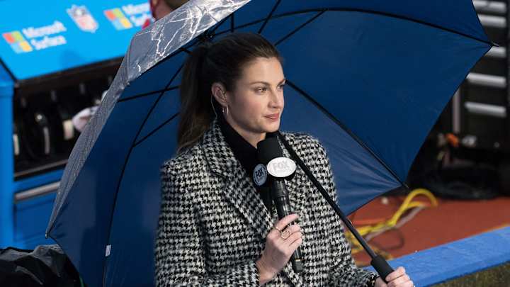 ‘Can’t Be Soft’: Erin Andrews Reacts to NFL QB Hitting Her With Errant Pass