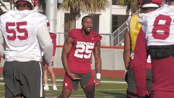 Spurred by Justin Broiles, Oklahoma Seniors Go Out With One Final Practice