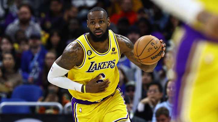 Austin Reaves’ Alley-Oop to LeBron James Draws Comparisons to Dwyane Wade Austin Reaves’ Alley-Oop to LeBron James Draws Comparisons to Dwyane Wade