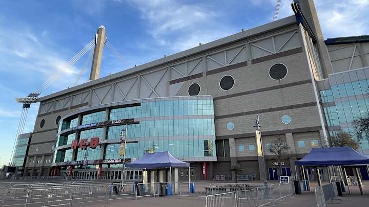 Huskies Find Themselves in a Good Bowl, Looking for an Upbeat Finish