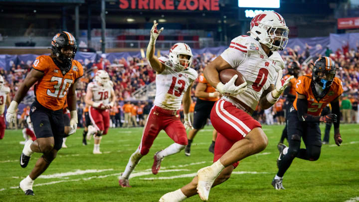 Guaranteed Rate Bowl: Game notes and top plays for Wisconsin