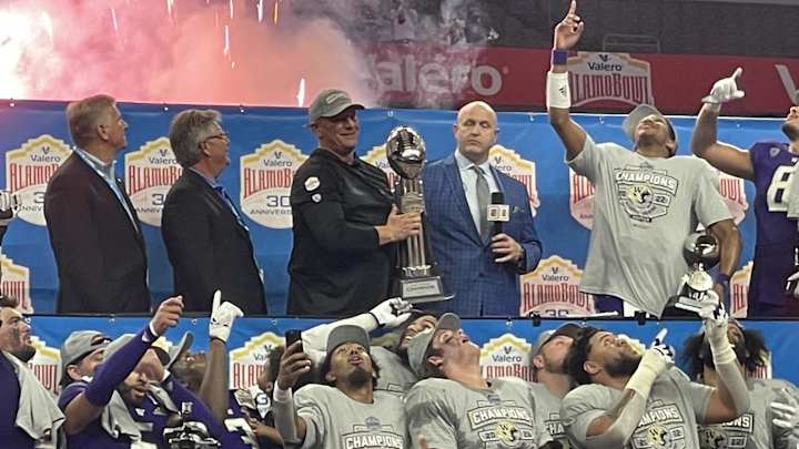 Two Last Looks at the Huskies' Glorious Alamo Bowl Outing
