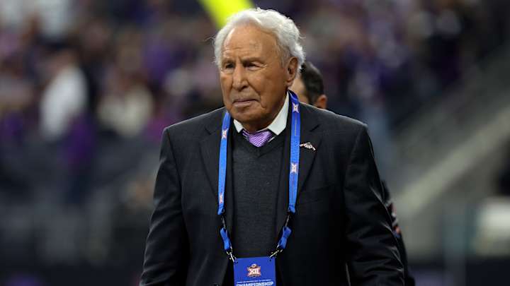 Lee Corso Puts on Brutus Buckeye Head, Picks Ohio State Over Georgia