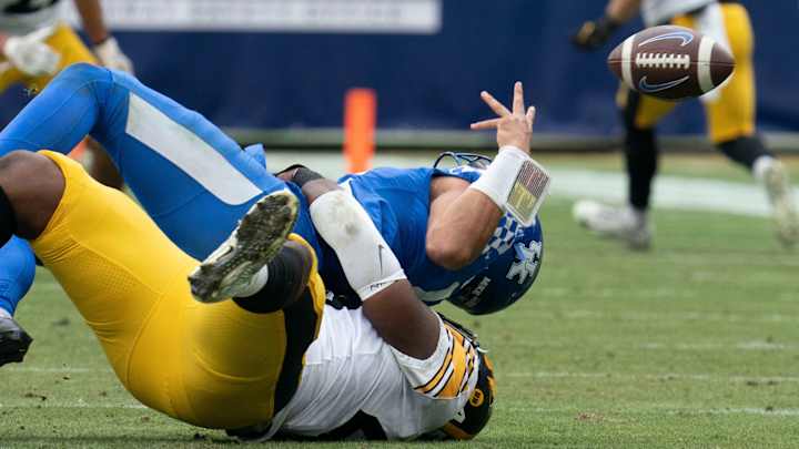 Kentucky Loses Postseason Winning Streak in Pitiful 21-0 Loss to Iowa in Music City Bowl