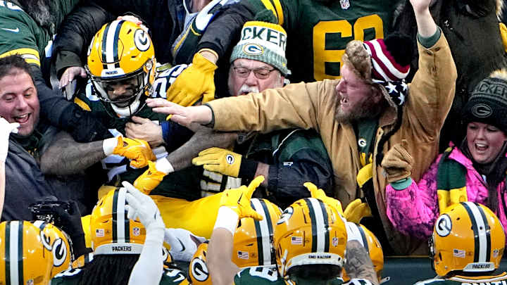 Packers Rout Vikings, Playoffs Within Grasp Packers Rout Vikings, Playoffs Within Grasp