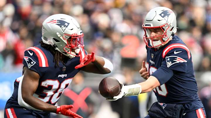 Fantasy Insider Report: Mac Jones Should Keep His Job, but Rhamondre Stevenson Is Patriots’ Best Weapon Fantasy Insider Report: Mac Jones Should Keep His Job, but Rhamondre Stevenson Is Patriots’ Best Weapon