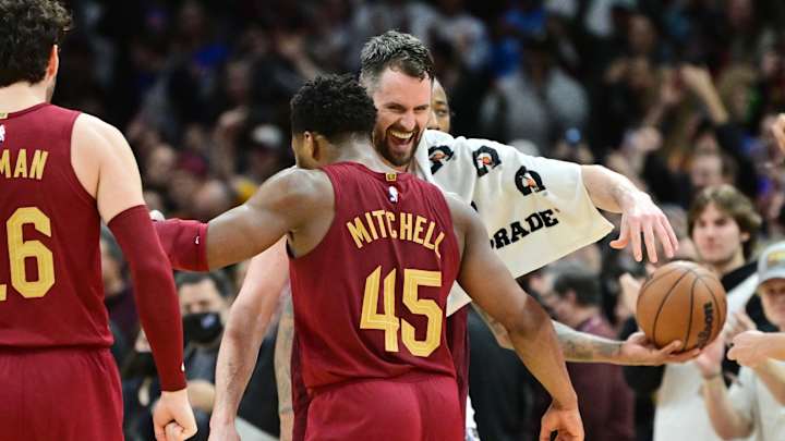 "The Best Performance I've Ever Seen:" Kevin Love Reacts To Donovan Mitchell's 71-Point Performance "The Best Performance I've Ever Seen:" Kevin Love Reacts To Donovan Mitchell's 71-Point Performance