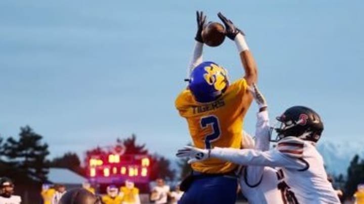 UCLA Football Offers Class of 2024 WR/TE Roger Saleapaga II