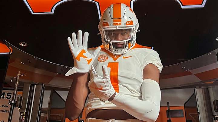 Jonathan Echols' Unique Profile Translates Well To Tight End