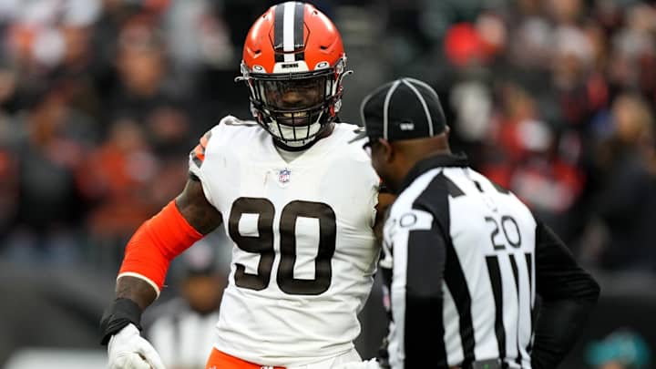 Browns DE Jadeveon Clowney Calls Out Coaching Staff, Doubts he Will be Back