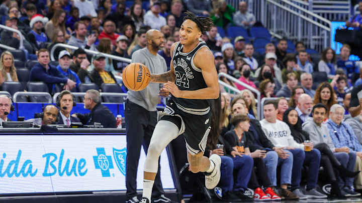 Devin Vassell's promising season paused following knee surgery