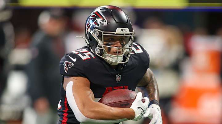 NFL DFS Week 18 Picks: Bargain Buys and Spend-Up Studs