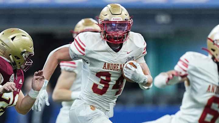 Notre Dame LB Drayk Bowen Is Named The Defensive Player of the Year Notre Dame LB Drayk Bowen Is Named The Defensive Player of the Year