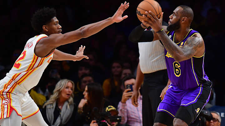 Lakers News: Sharpshooting LA Demolishes Atlanta, 130-114 Lakers News: Sharpshooting LA Demolishes Atlanta, 130-114