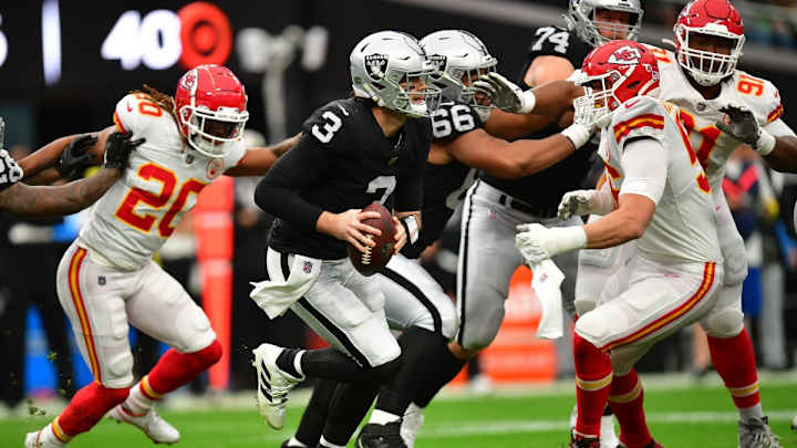 Chiefs Run Raiders Into a Dead End, 31-13 Chiefs Run Raiders Into a Dead End, 31-13