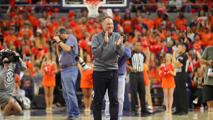 The Auburn Daily Show: Message boards are obsessed with Auburn football, Hugh Freeze