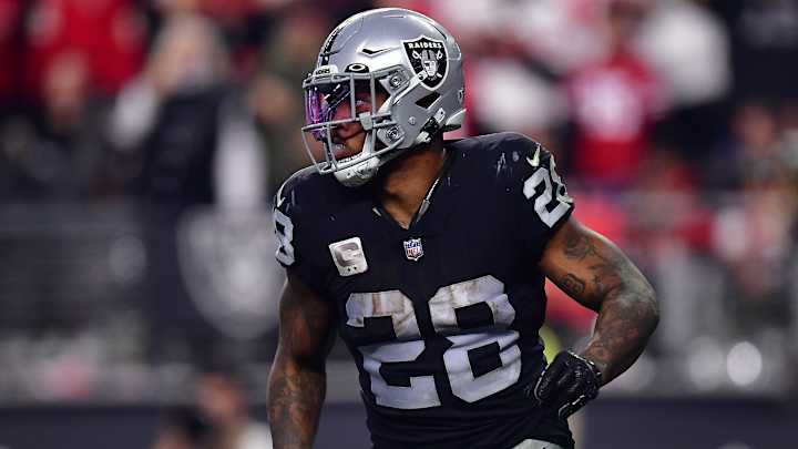 Raiders’ Jacobs to Play vs. Chiefs After Father Underwent Heart Surgery