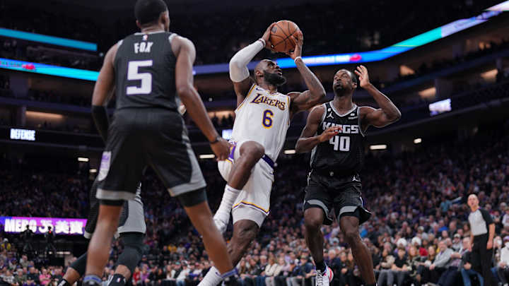 Lakers News: LA Beats Sacramento In Whistle-Heavy Battle For Fifth Straight Win Lakers News: LA Beats Sacramento In Whistle-Heavy Battle For Fifth Straight Win