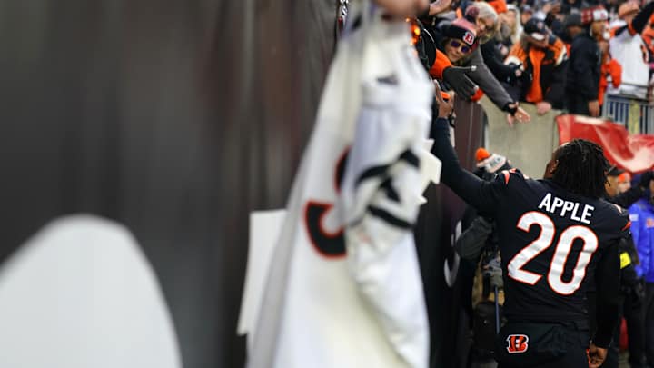 Eagles Cornerback James Bradberry Sides With Eli Apple's Trolling After Taking Cheap Shot On Valentine's Day Eagles Cornerback James Bradberry Sides With Eli Apple's Trolling After Taking Cheap Shot On Valentine's Day