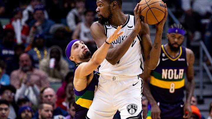 Kevin Durant Goes Down With Apparent Knee Injury vs. Heat