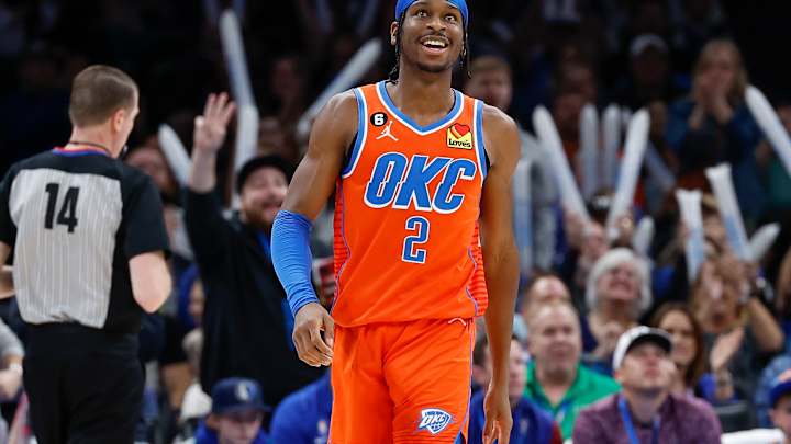 Shai Gilgeous-Alexander Gifts Shoes to Fans