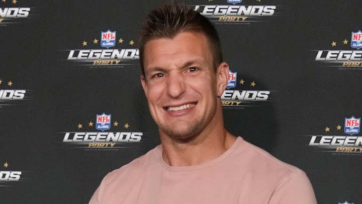Rob Gronkowski to Kick Field Goal in Live Super Bowl Commercial