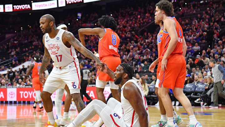 76ers' Joel Embiid Deals With 'Tweaked' Foot vs. Thunder