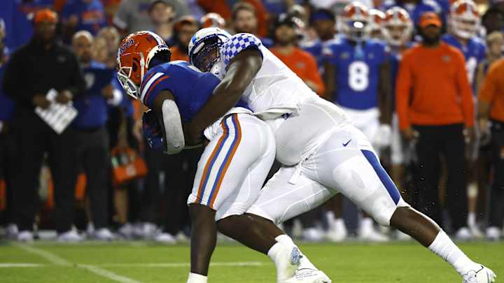 Deone Walker Tabbed Freshman All-American by Football Writers Association of America