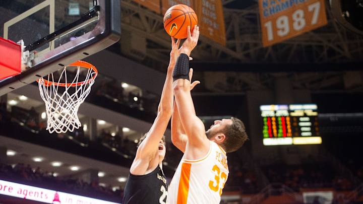 Tennessee Enters as Large Favorites Over Kentucky Tennessee Enters as Large Favorites Over Kentucky