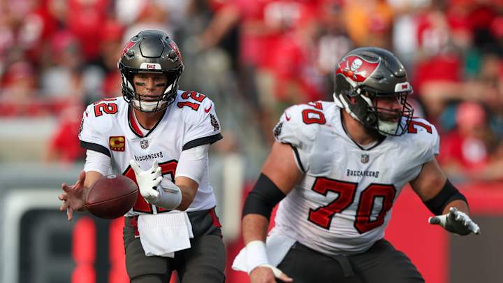 Buccaneers Tom Brady: 'Naturally Unique' Relationship Between Quarterback and Center