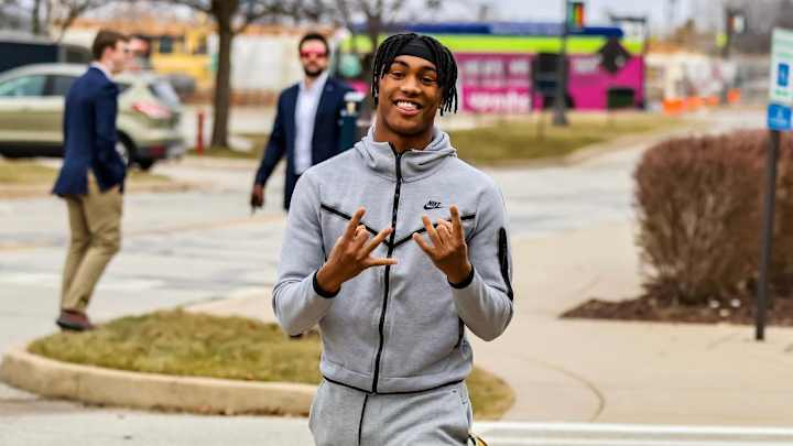 Family And Fandom Led Cornerback Karson Hobbs To Notre Dame