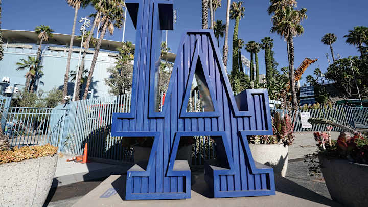 Dodgers Roster: LA Agrees with Free Agent Pitcher on Minor League Deal Dodgers Roster: LA Agrees with Free Agent Pitcher on Minor League Deal