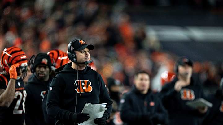 Watch: Zac Taylor Hands Out Wild Card Game Balls In Postgame Locker Room Watch: Zac Taylor Hands Out Wild Card Game Balls In Postgame Locker Room