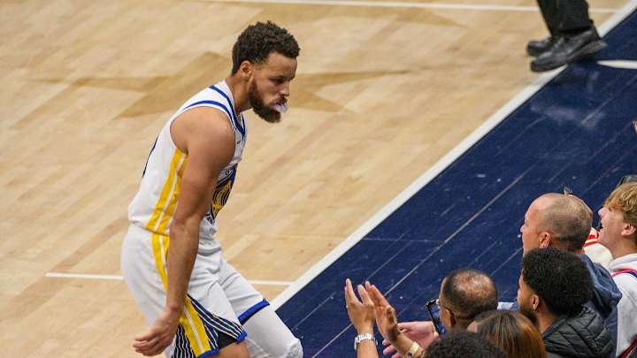 Steve Kerr Calls Steph Curry A 'Modern MJ'