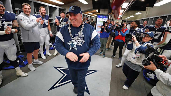 Cowboys VIDEO Must-See: Coach Mike McCarthy 'Victory Chain Dance' for Playoff Win at Bucs Cowboys VIDEO Must-See: Coach Mike McCarthy 'Victory Chain Dance' for Playoff Win at Bucs