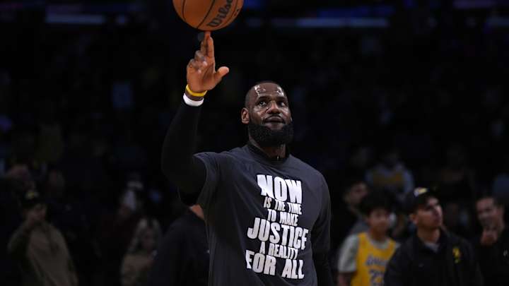 Lakers: 48-Point LeBron James Night Powers LA To Narrow Win Over Rockets