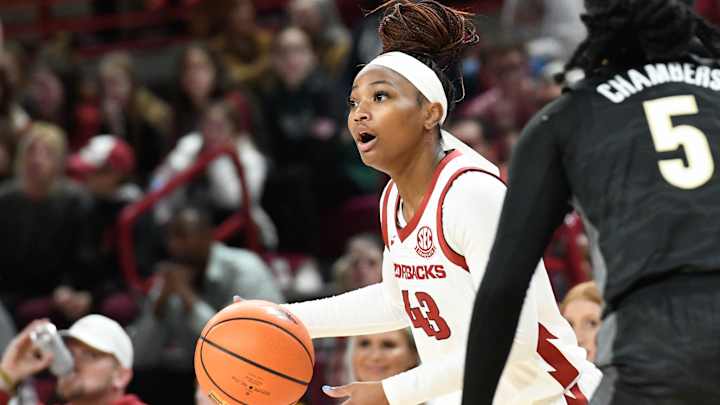 Makayla Daniels' Last-Second Heave Pulls Out Win for Hogs