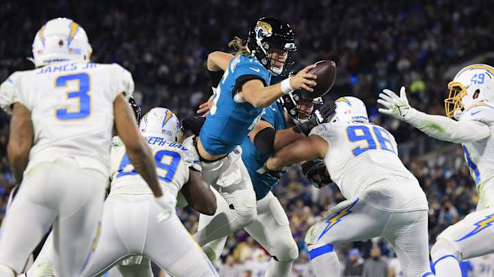 Jaguars’ Trevor Lawrence Explains Changing Key Call at Line of Scrimmage vs. Chargers Jaguars’ Trevor Lawrence Explains Changing Key Call at Line of Scrimmage vs. Chargers
