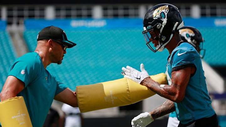 Jaguars WR Coach Chris Jackson Responds to Texas Longhorns Rumors Jaguars WR Coach Chris Jackson Responds to Texas Longhorns Rumors