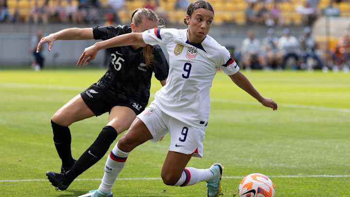 USWNT Starts New Year With Blowout Win Behind Swanson’s Brace