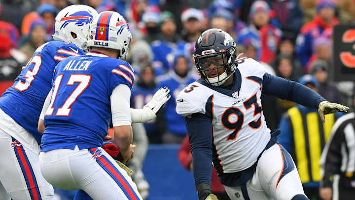 PFF Says Cardinals Should Target Dre'Mont Jones in Free Agency