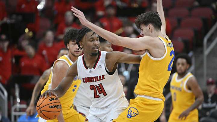 Listless Louisville Thumped By Pitt to Extend Losing Streak