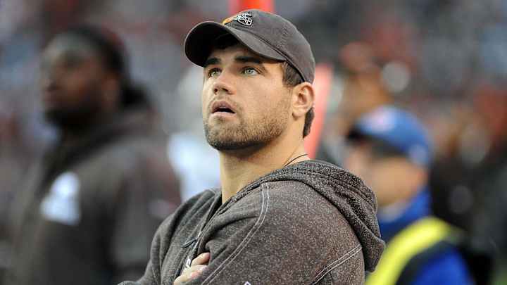 Emmitt Smith Posts Photo Visiting Peyton Hillis in Hospital