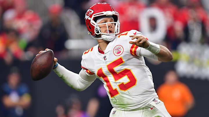BREAKING: Chiefs QB Patrick Mahomes Injured vs. Jags, Sent to Locker Room as Bills, Bengals Watch BREAKING: Chiefs QB Patrick Mahomes Injured vs. Jags, Sent to Locker Room as Bills, Bengals Watch