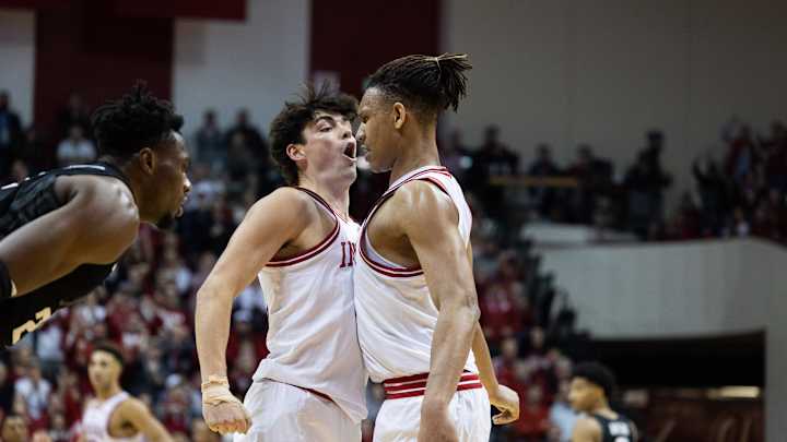 WATCH: Trey Galloway Knocks Down 3-Pointer to Extend Indiana's Lead