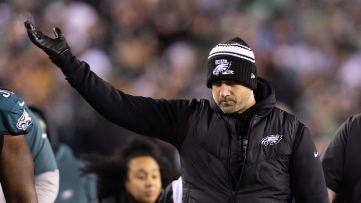 Eagles Lose Themselves In the Moment—and Own It—Against Giants